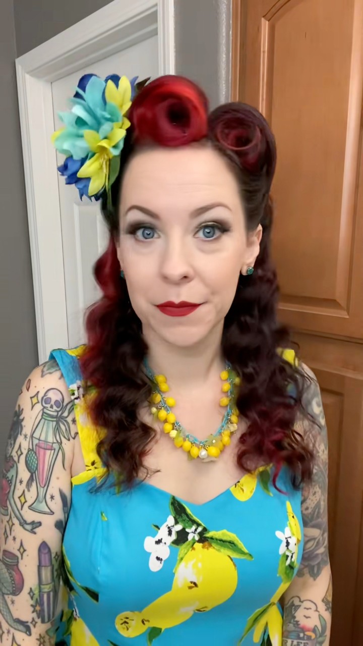 #tbt Victory rolls with waves tutorial #vintagehair #hairtutorial # ...