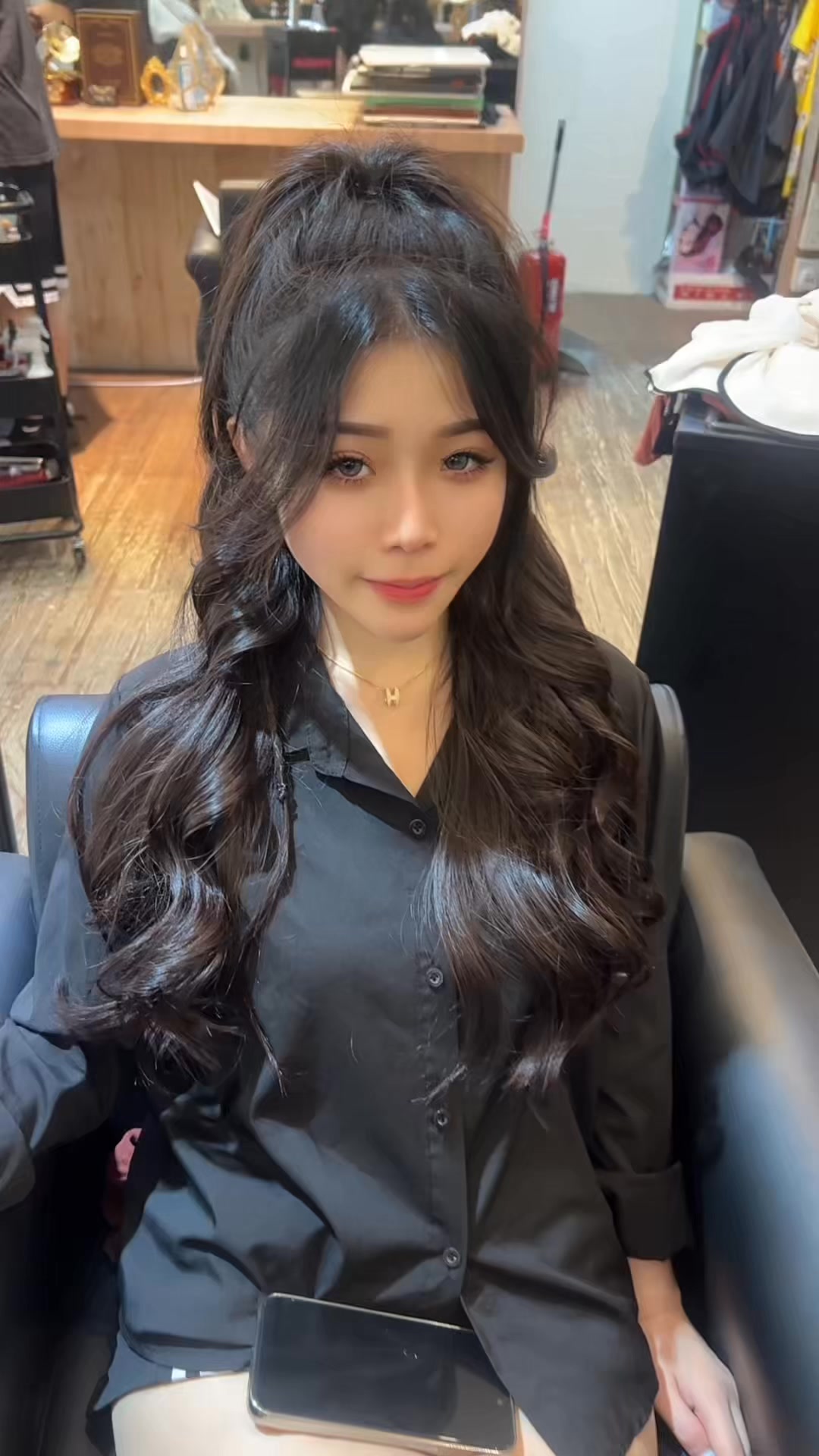 姐妹们约个发型局，让美丽悄悄升级🌟 ️whatapp：Http://wasap.my/+60166630920 量身定制发型，让你在人群中自带 ...