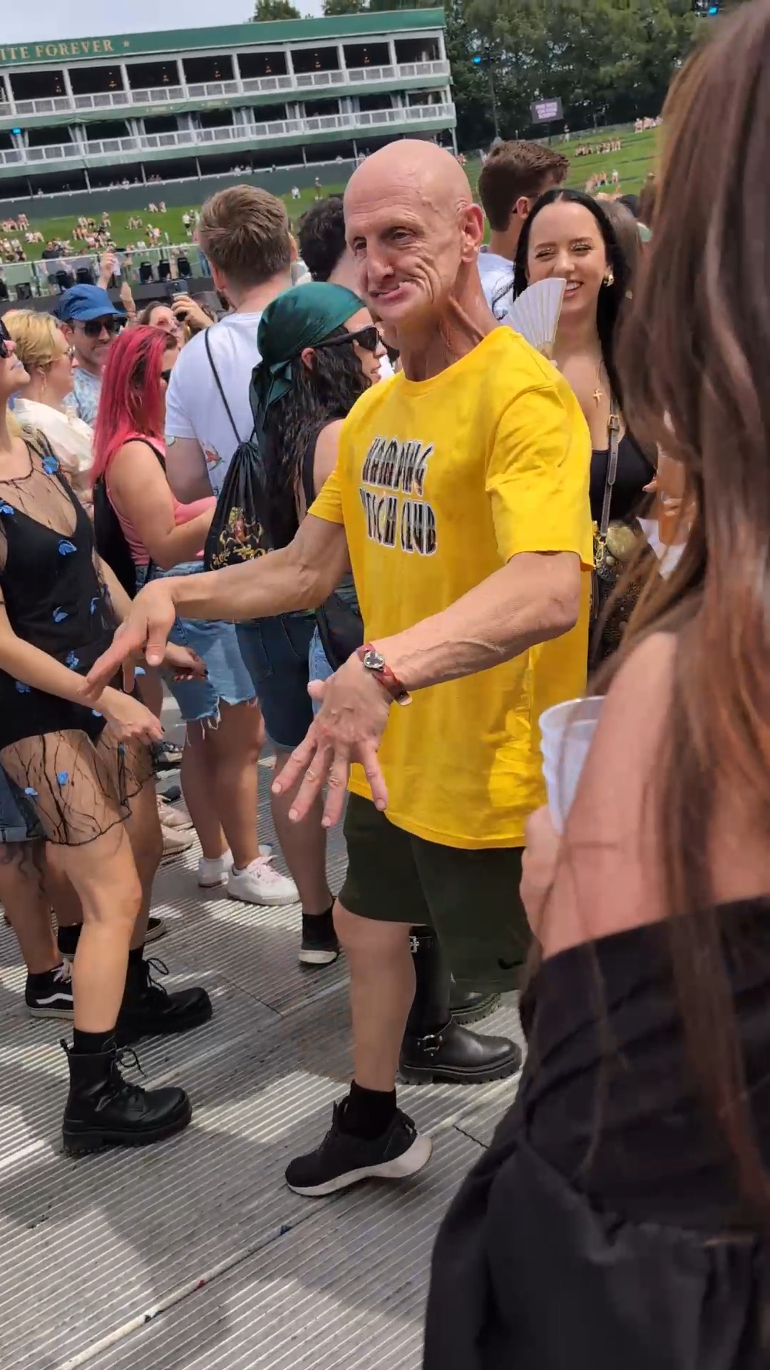 De welbekende levende legende Shaun the Raver was op Tomorrowland en ...