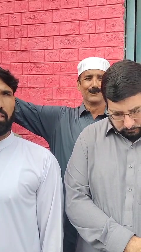 لیاقت پور چیرمین نور والا سردار اصغر خان گوپانگ اپنے علاقے میں سیلاب کے ...