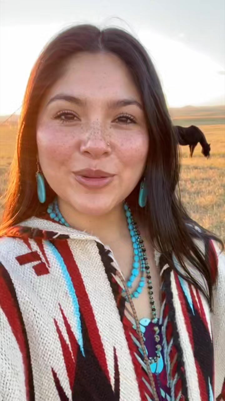 Strong Native American Woman | Tradition & Grace #NativeAmericanWoman # ...