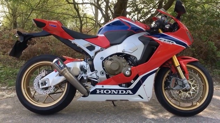 CBR1000RR-R + Our slip-on GP1R. No need to overthink it — it just