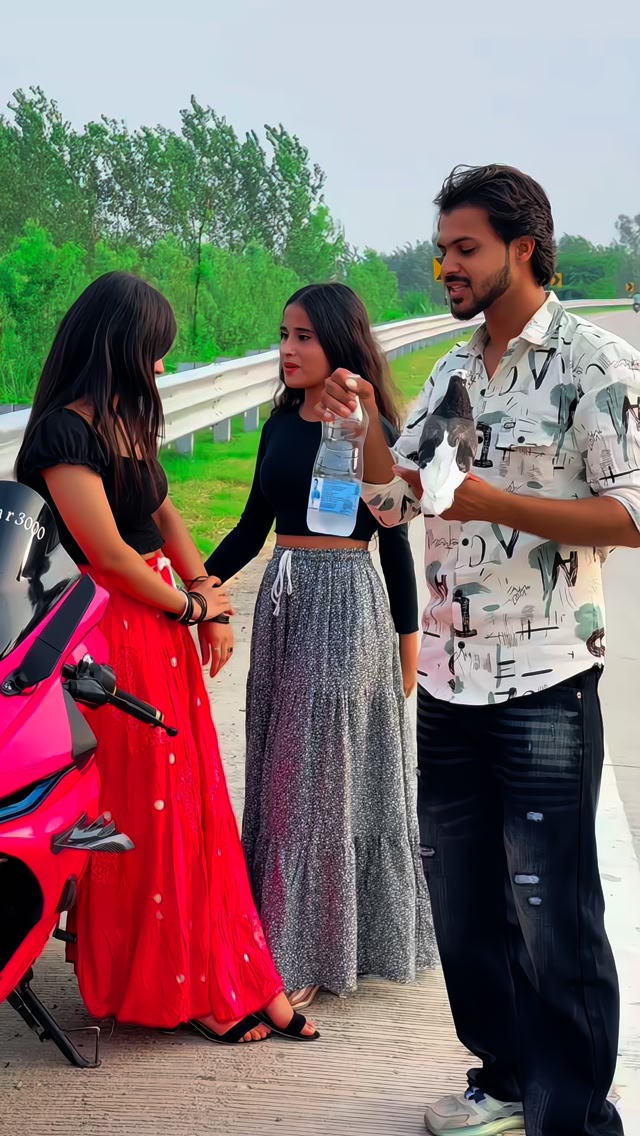 Follow me 👉@salman_r_3000 ️😍 #public #reaction #video #kabootar # ...
