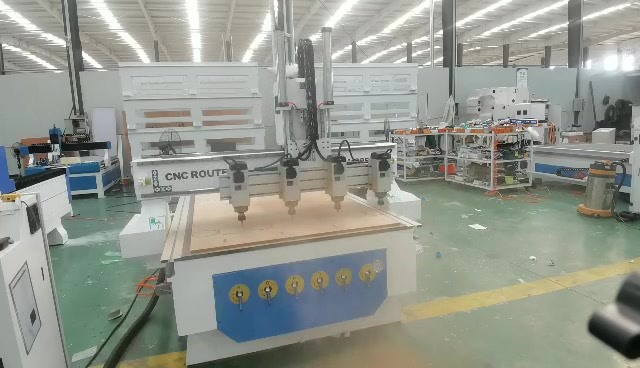 New finished 4 heads CNC router and precision test with a ruler. :) The ...