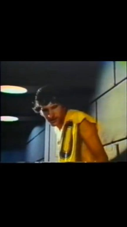 ✓Em 1982, a Coca-Cola lançou esse comercial com o craque Zico