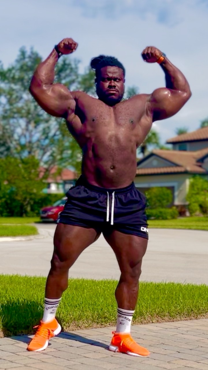 One flex 💪🏿 at a time leads to mastery. Fall in love with what you do ...