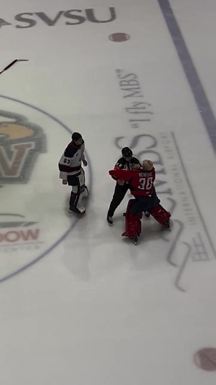 Come On Ref 😔 Credit: OHL | Hockey Empire | Facebook
