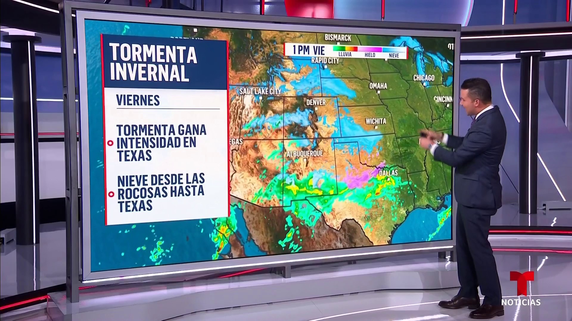 🥶 Nuestro jefe de meteorología,... - Noticias Telemundo | Facebook