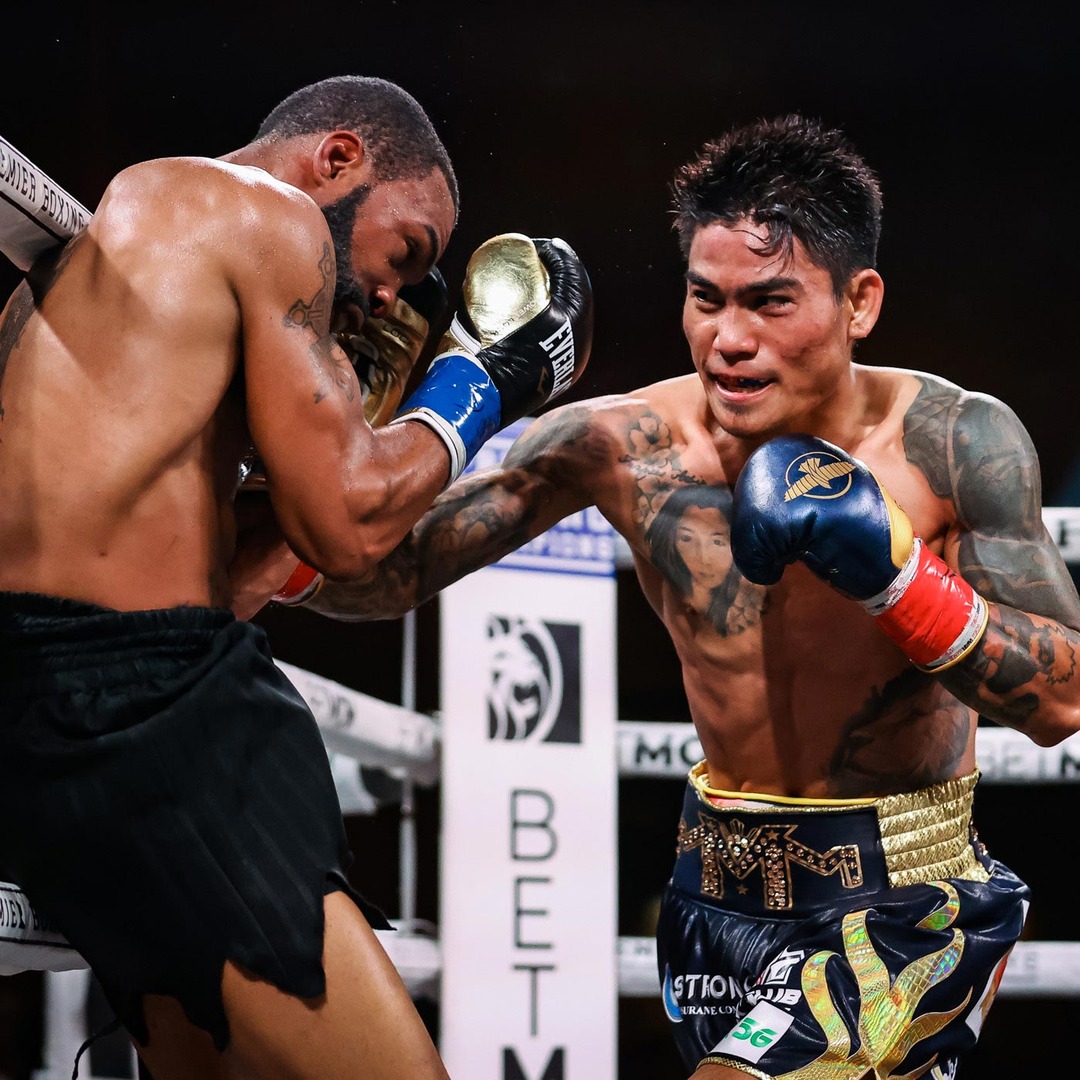 A new Featherweight Champ is crowned | waist | It took 6 defenses and ...