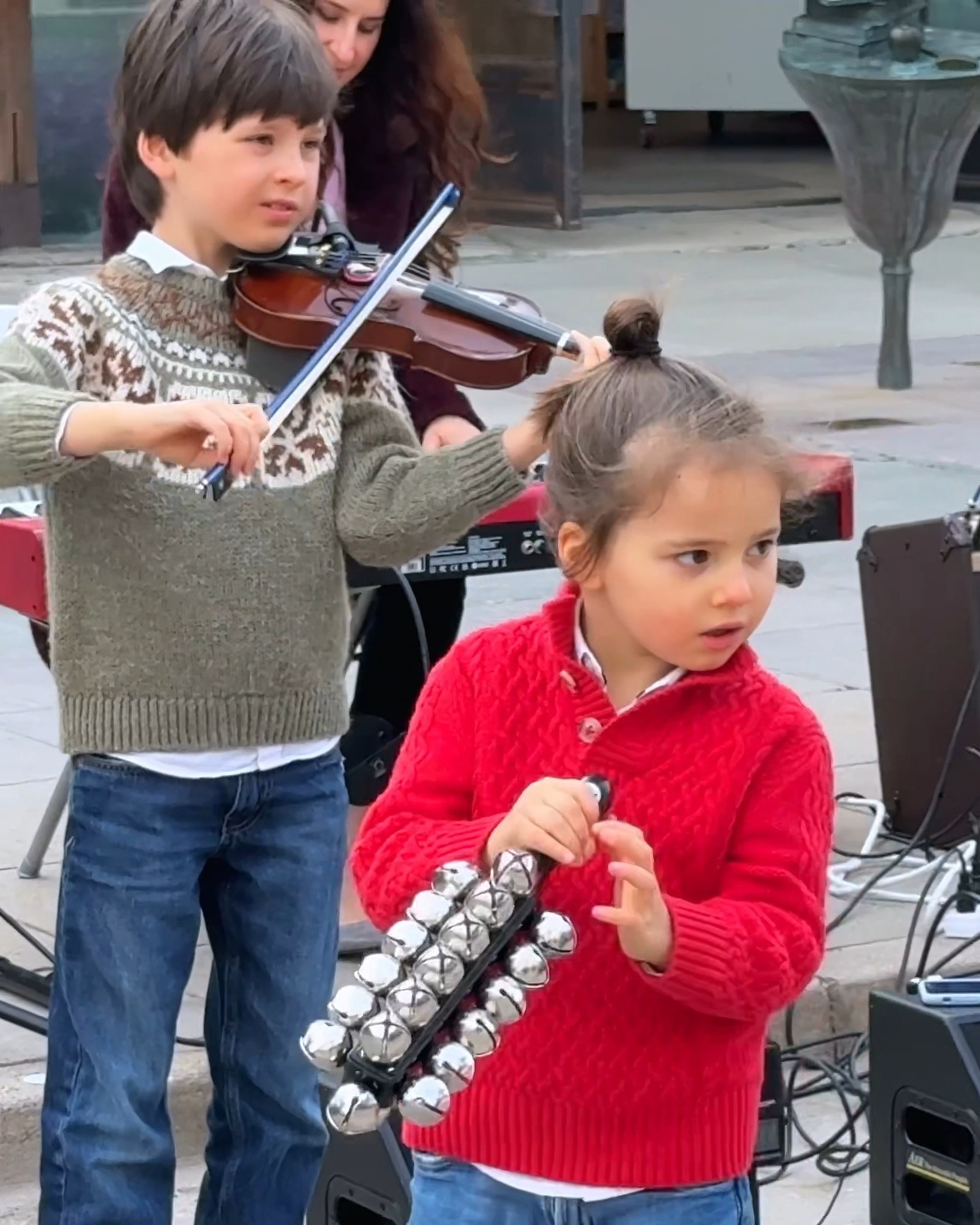 A little Christmas moment from our family 🎄 ️ Karolina and Leo playing ...