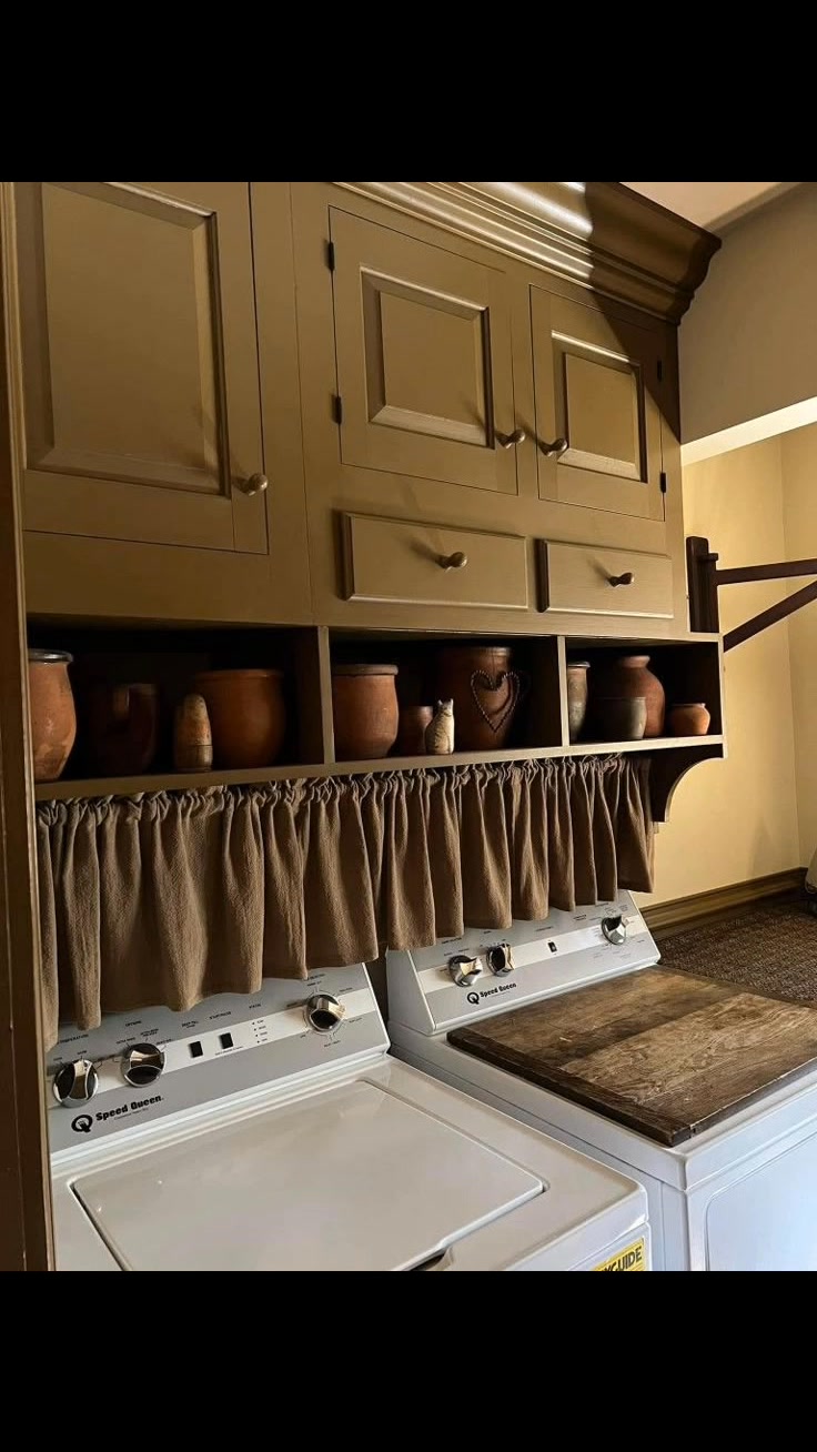 Primitive laundry room decor inspiration.🤎 All photos are from ...