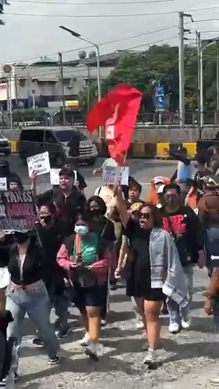 Members of Kalayaan Kontra Korapsyon (KKK), together with progressive ...