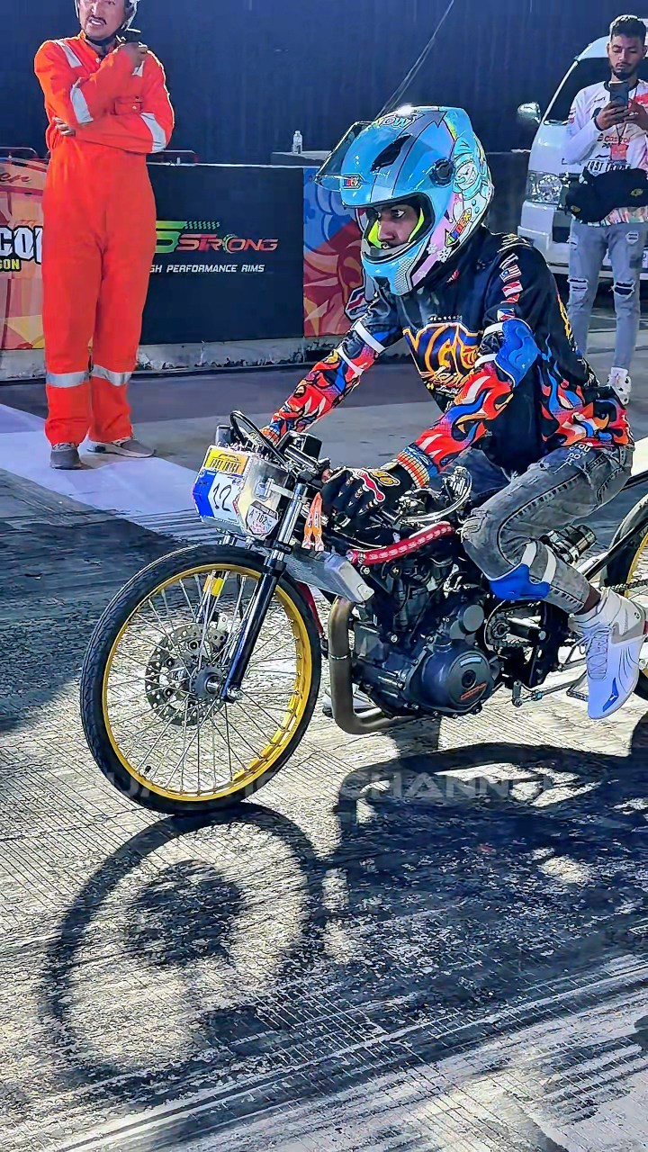เข้าร่วมแข่งขันครั้งแรก ด้วยเครื่องเดิมๆ KTM 390 Team Fast Track Racing ...
