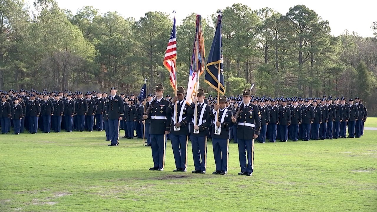 The 1st Battalion, 13th Infantry Regiment Graduation Ceremony January ...