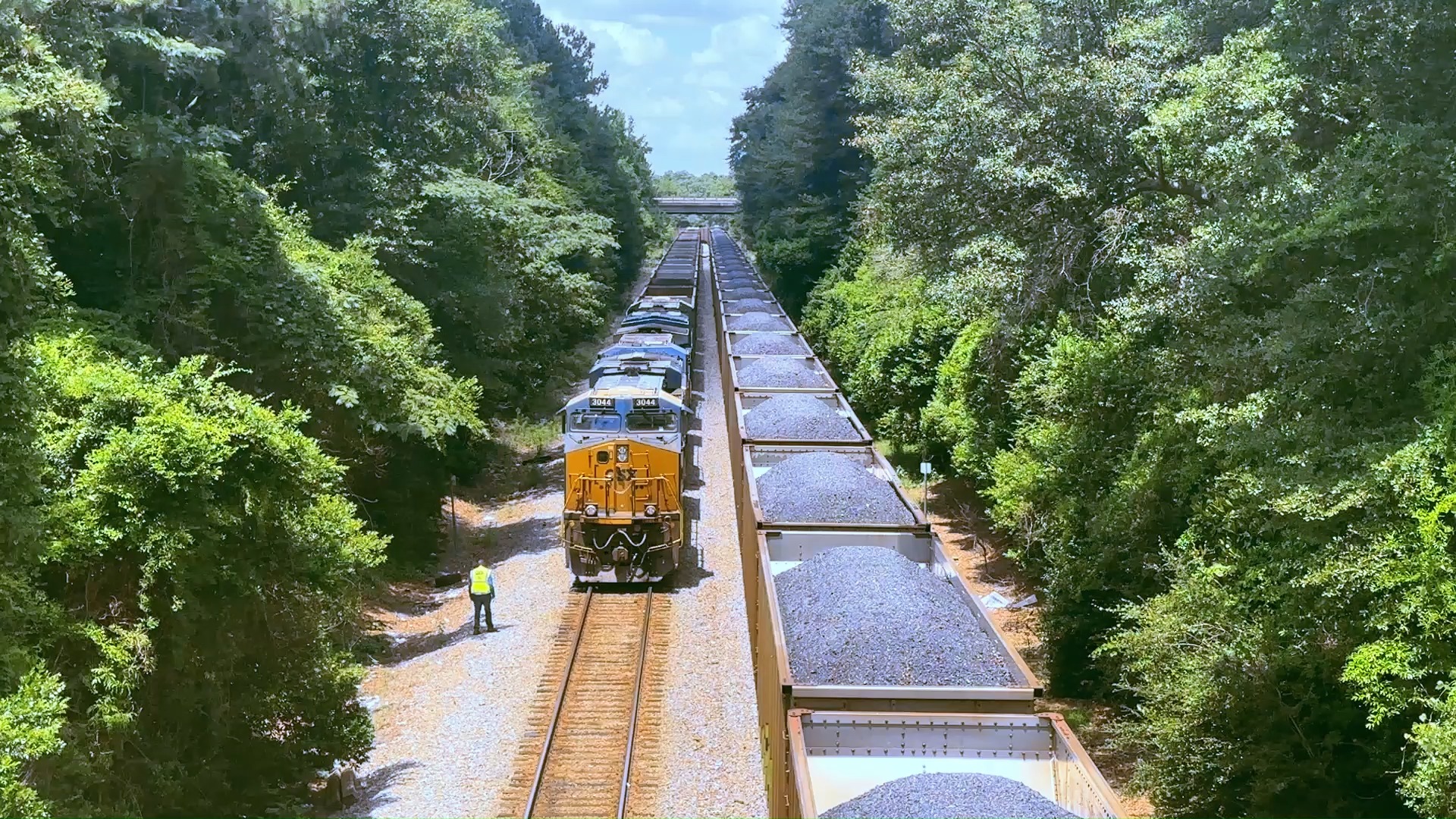 Just a super short video to show CSX 638, a fully Loaded Coal train ...