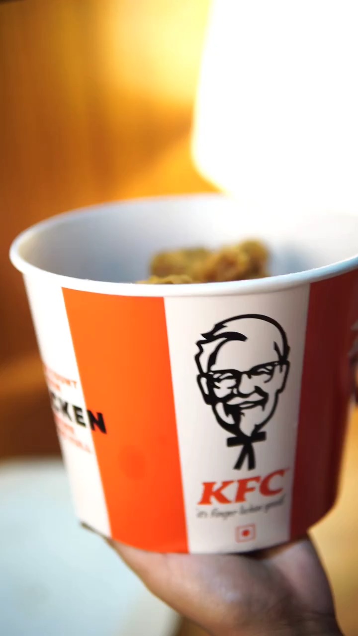 Dive into 𝟐𝟎 𝐩𝐢𝐞𝐜𝐞𝐬 of 𝐇𝐨𝐭 & 𝐂𝐫𝐢𝐬𝐩𝐲 chicken delight with the 𝐊𝐅𝐂 ...