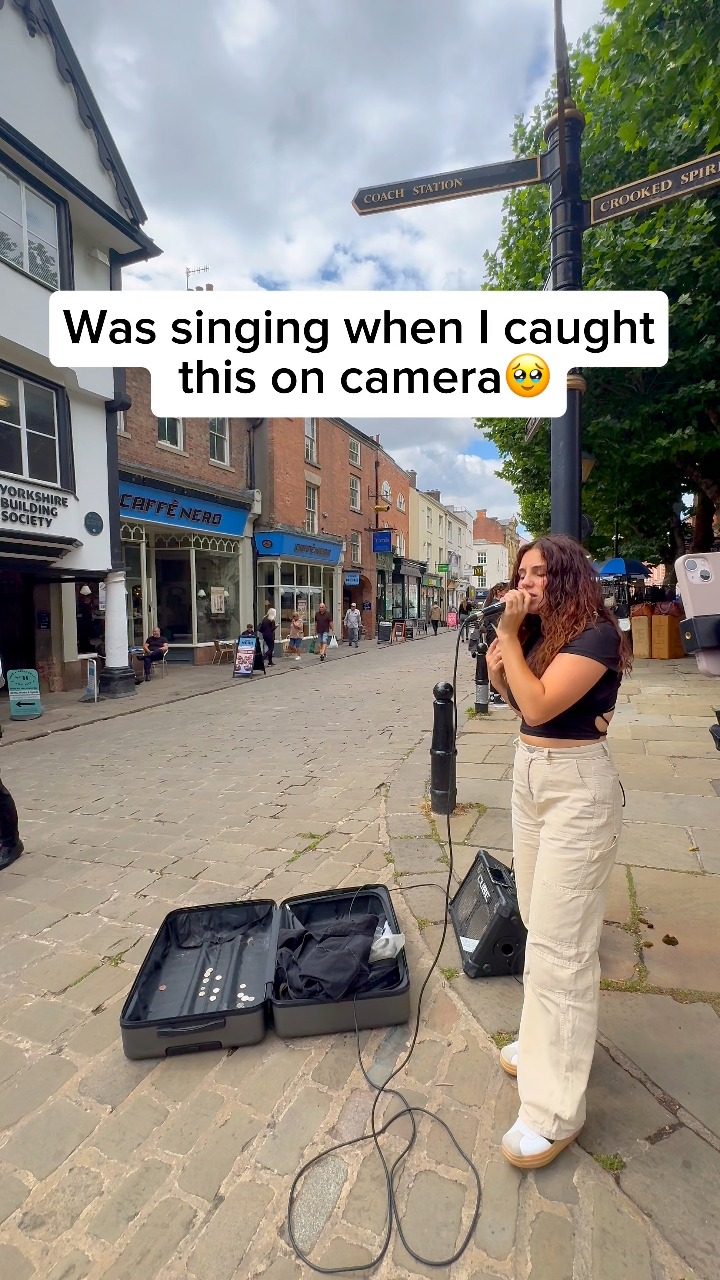 The way he clapped 🥺🫶🏼#singing #reels #reelsinstagram #busking #singer ...