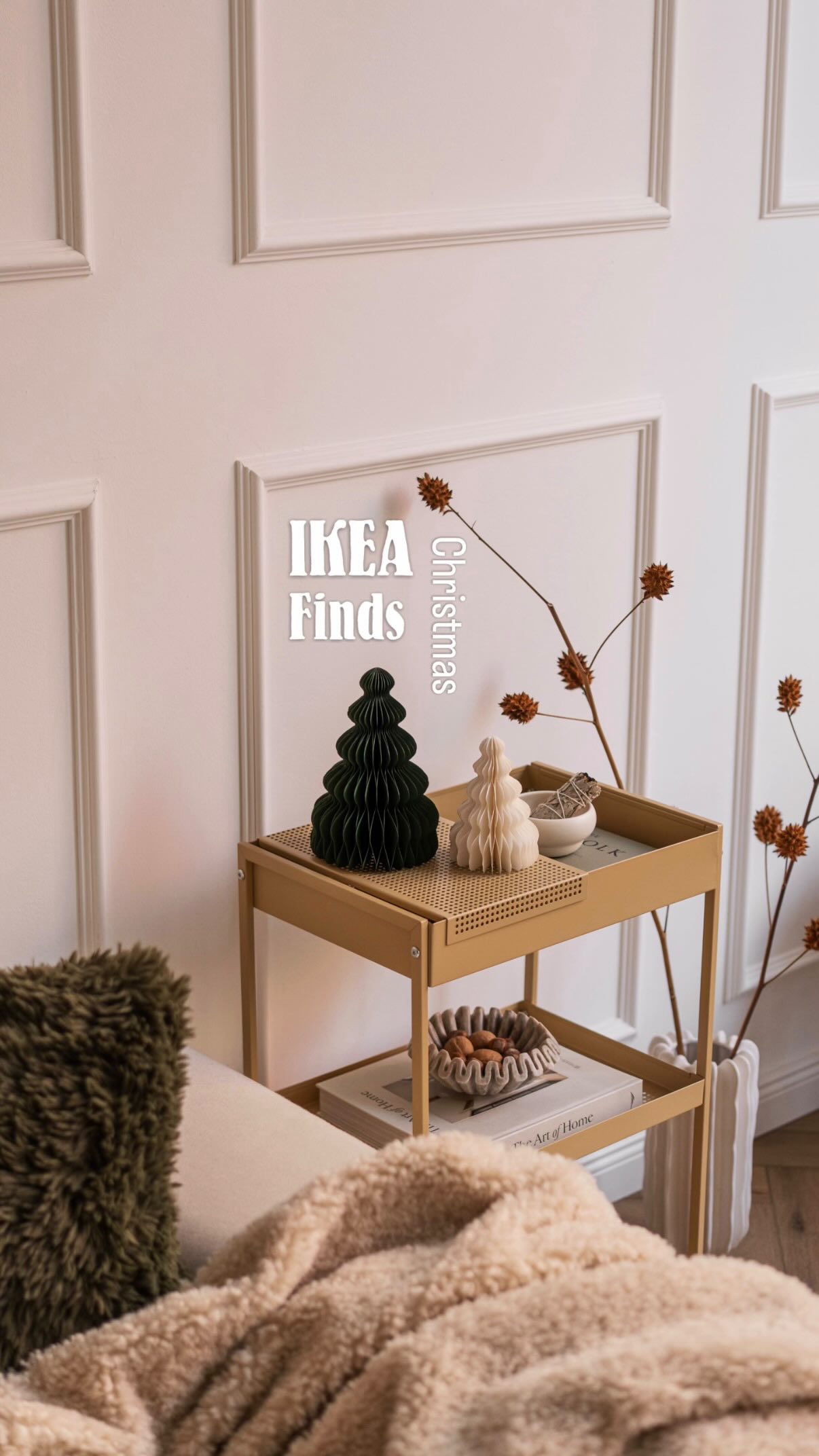 Best IKEA Finds - Christmas Collection 2025 | Part 2 🎄, 1. VINTERFINT - Weihnachtsbaum, 2er Set (NEU!) - 3,99€, 2. VINTERFINT - Kerzenständer (NEU!) - 7,99€ , 3. STRÅLA - Kerze, LED (NEU!)