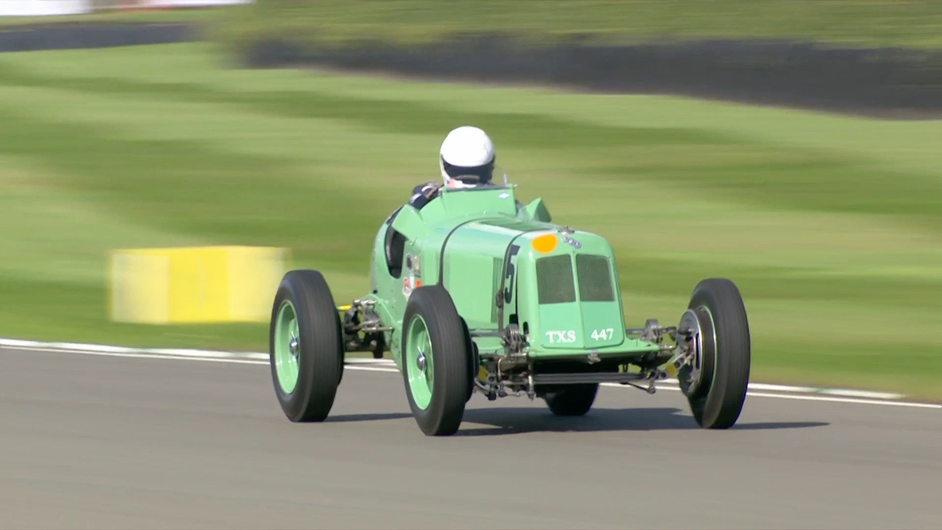 Don't you just love it when old racers get driven properly? This 1934 ...