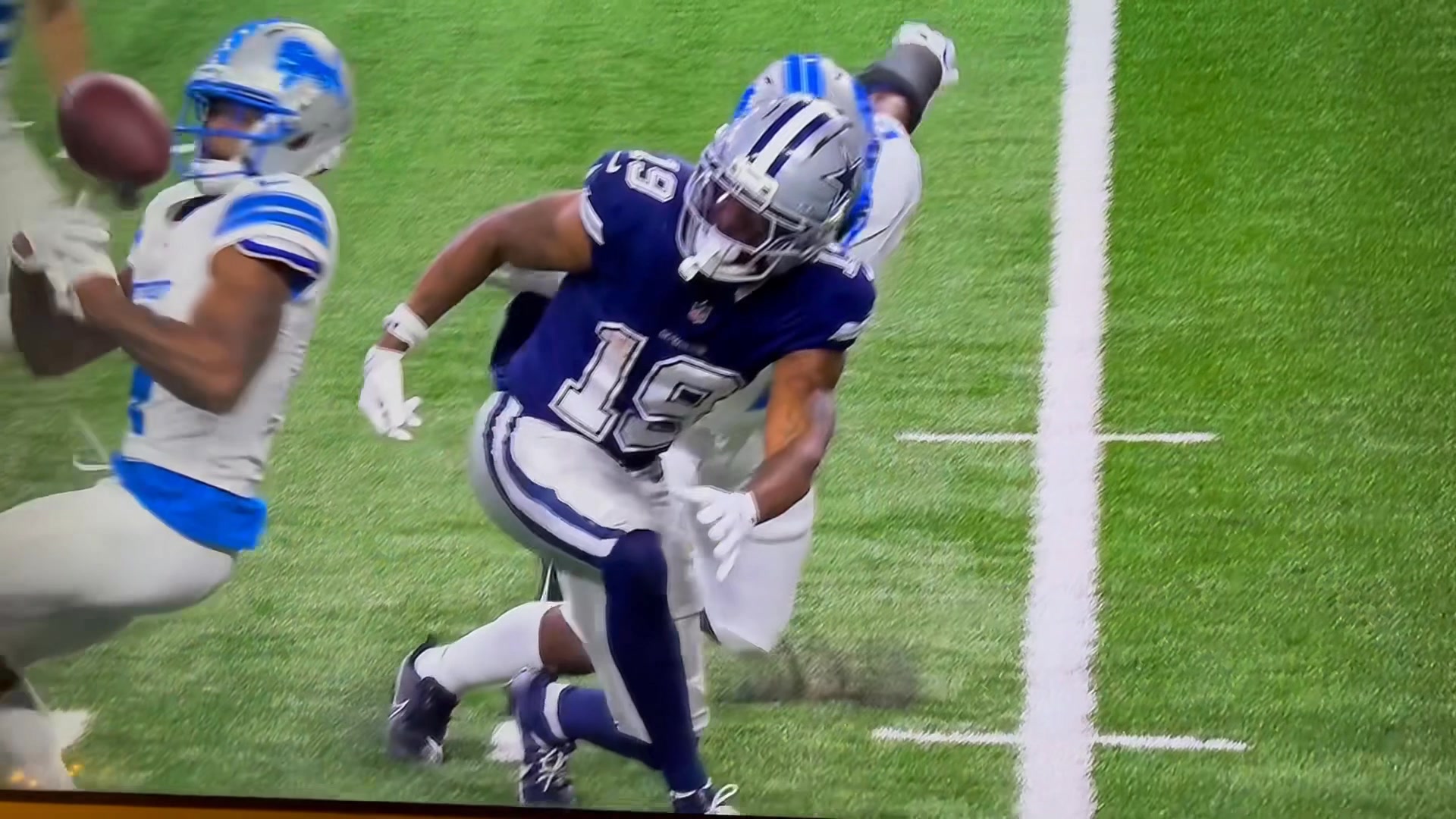 DJ Reed with the fantastic interception to end it. 8-5 on the season. 💪 ...
