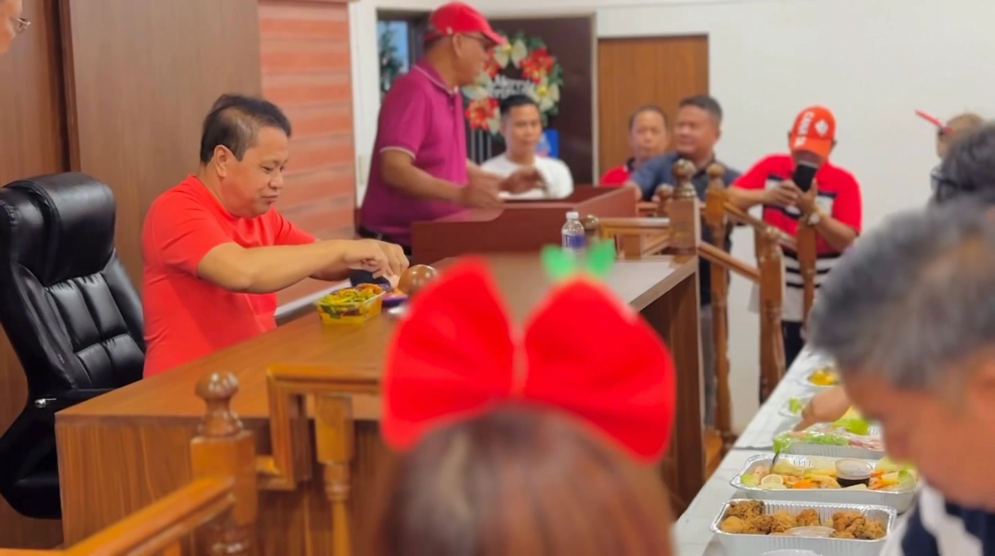 Masaya at puno ng sigla ang bawat empleyado ng Munisipyo ng Candaba sa ...