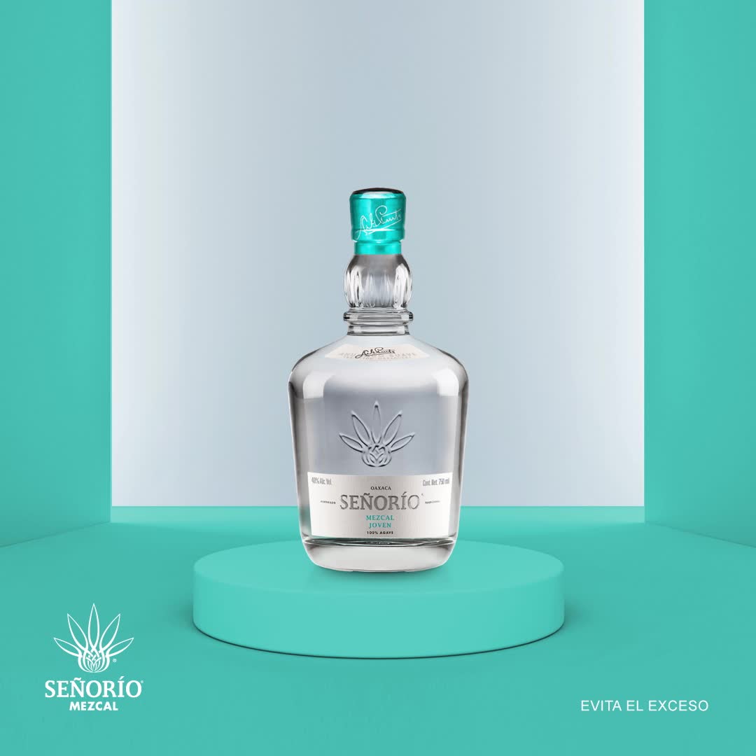 Señorío Mezcal - SEÑORÍO Joven nace de la pasión,...