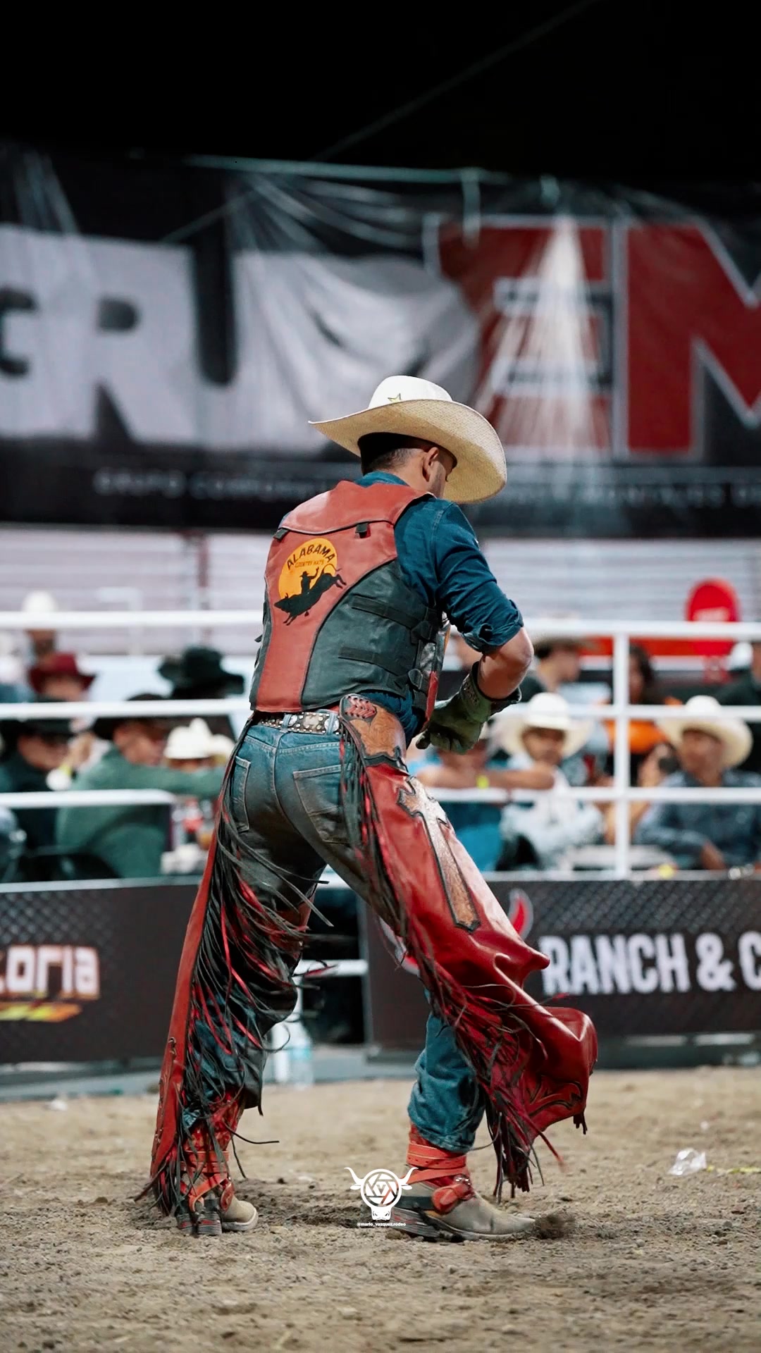 “Del rodeo al reguetón, el vaquero no pierde el paso💥🤠” LEONARDO ...