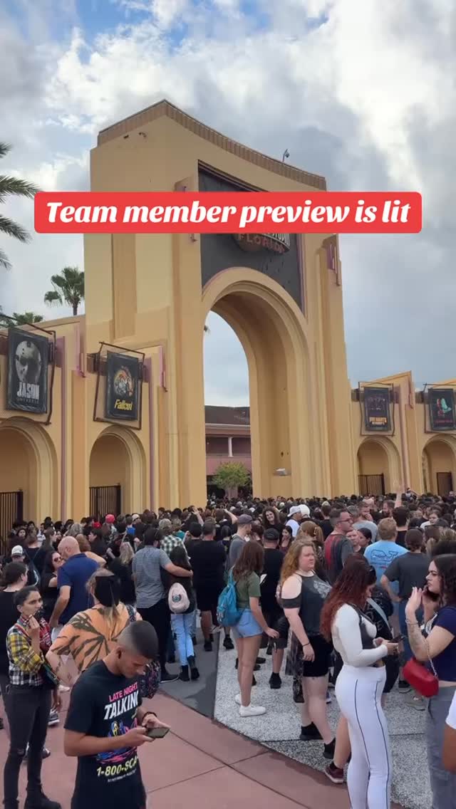 Halloween horror nights 2025 is off to a packed start during team ...