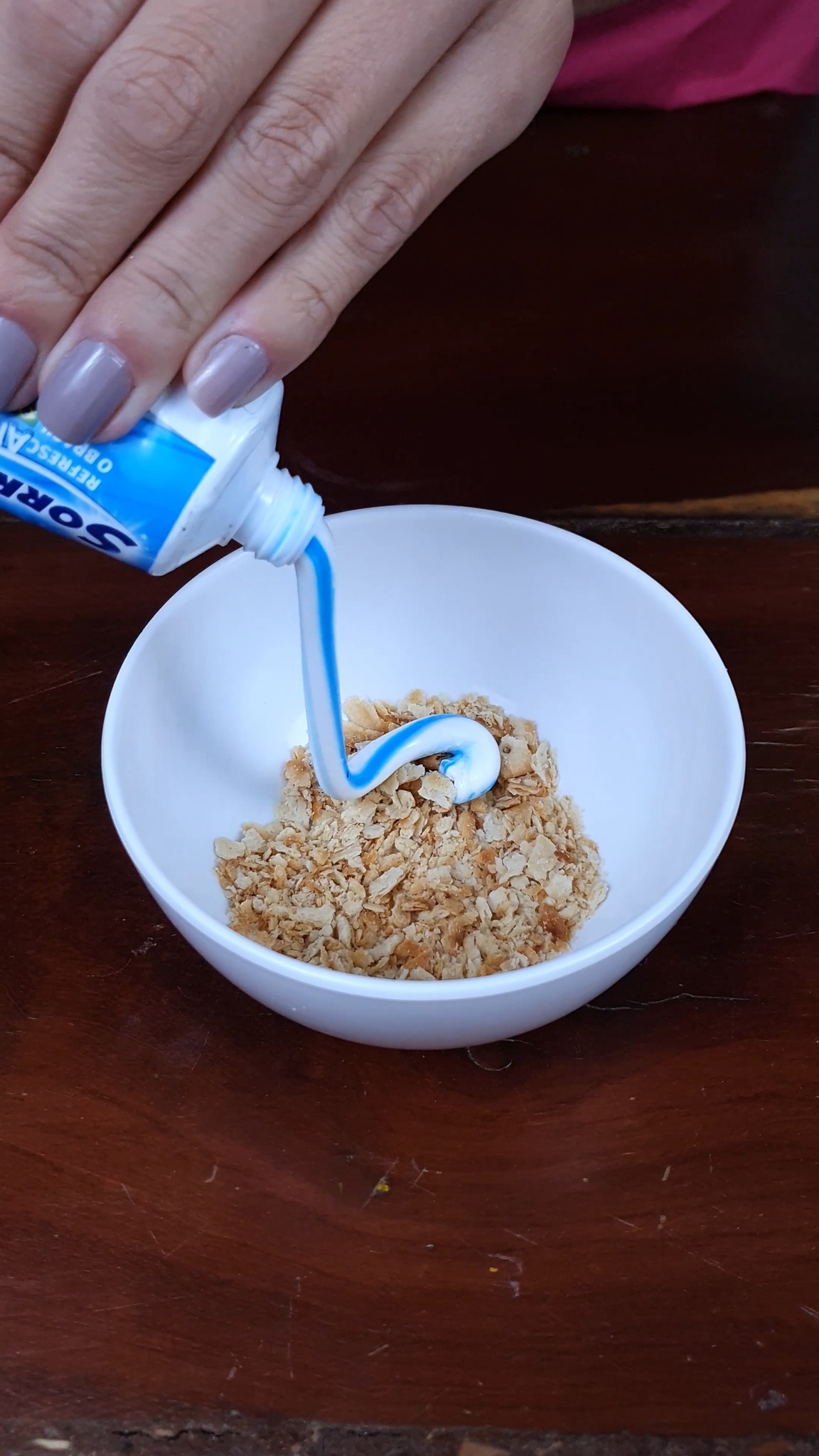 Put toothpaste on the cookie and solve this problem at home! | Top Tips ...