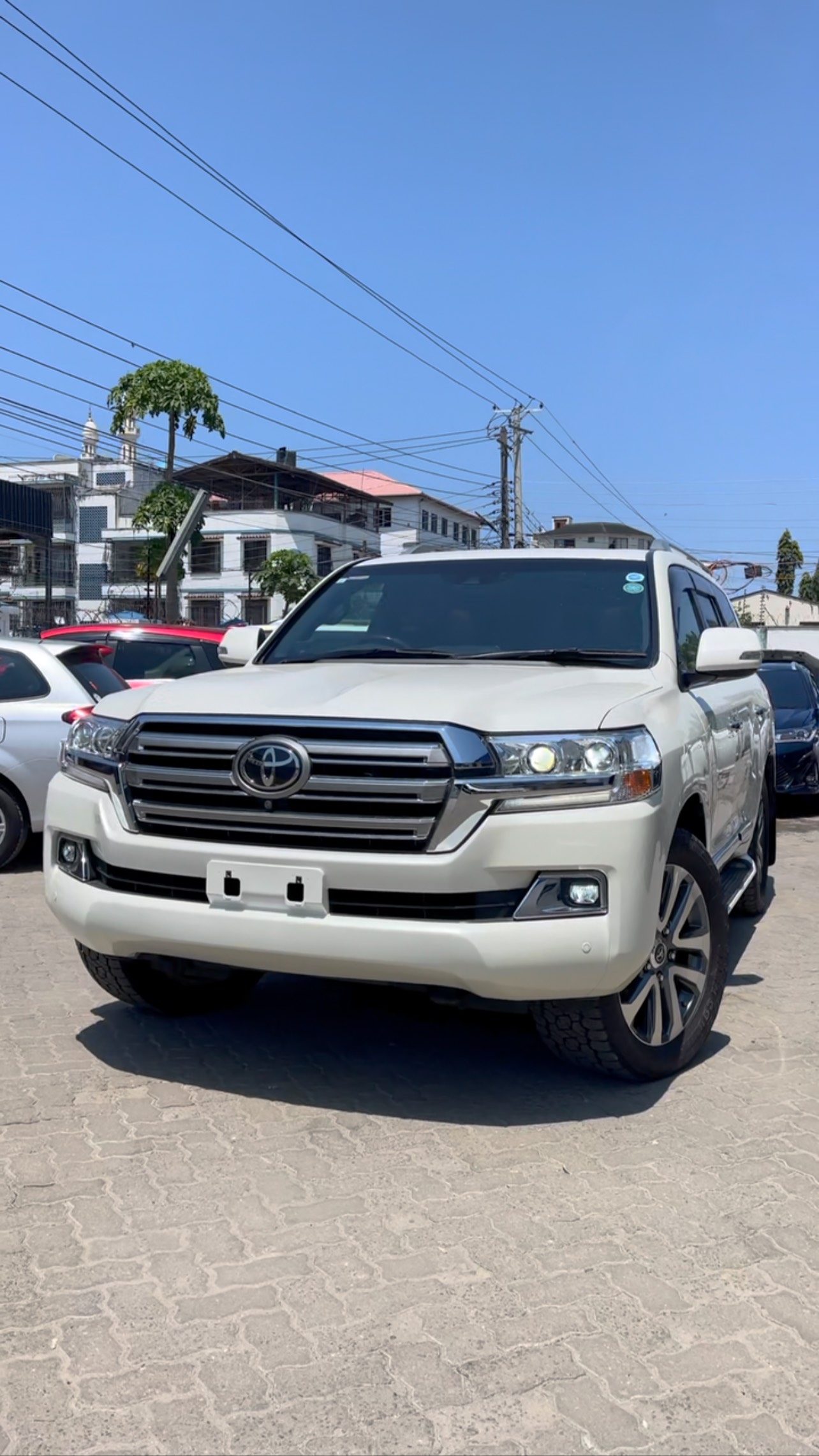 M Land cruiser ZX V8 *Cc* 4600 *Fule type* PETROL *MILAGE* 57K It is