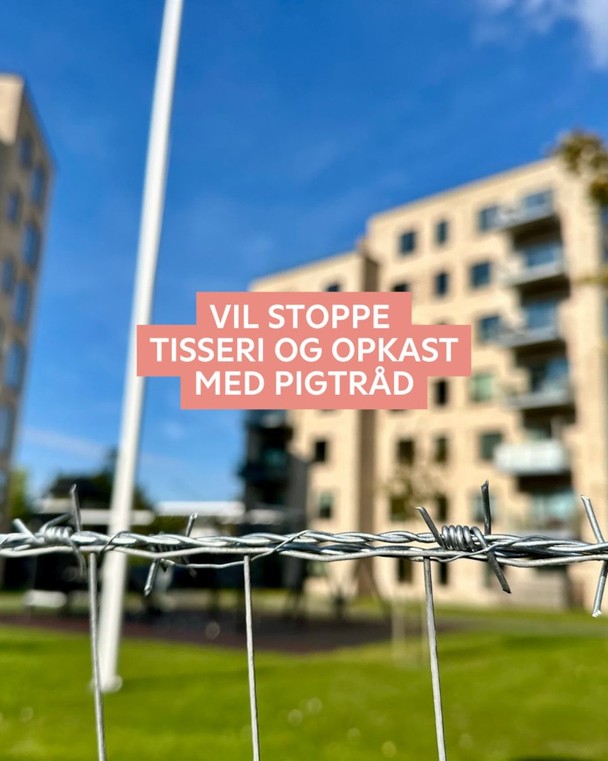 Beboerne har taget pigtråd i brug for at holde de fulde mennesker - og ...