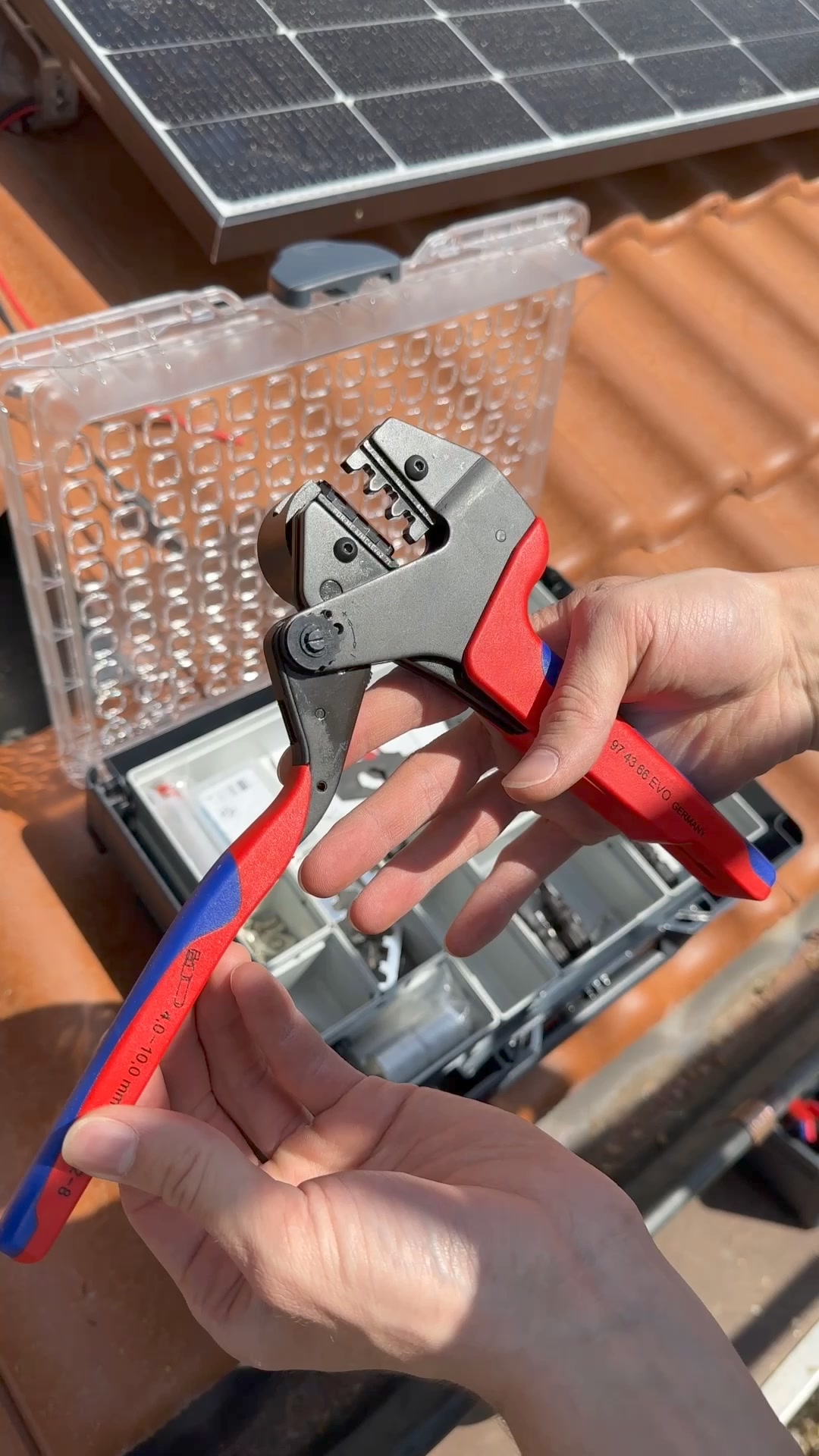 Hey KNIPEX solar experts! 🌞 In Europe, many are using MC4