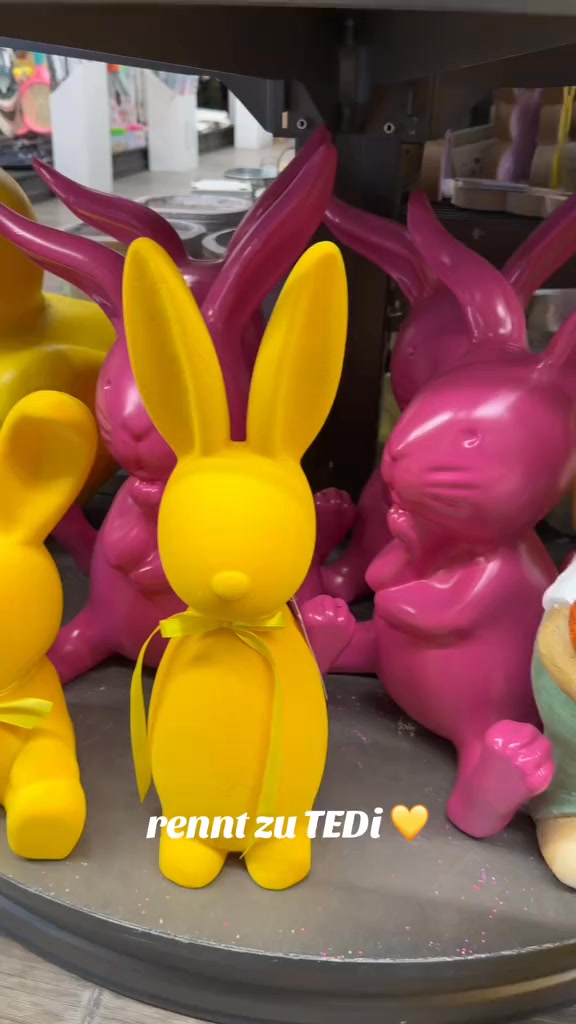 Verliebt! 🐰✨ Diese samtigen Osterhasen von TEDi sind einfach ein Traum – vor allem die Farben! @TEDi #tedi #tedihaul #tedideko #osterdeko #osterhasen | Interiorbycanik