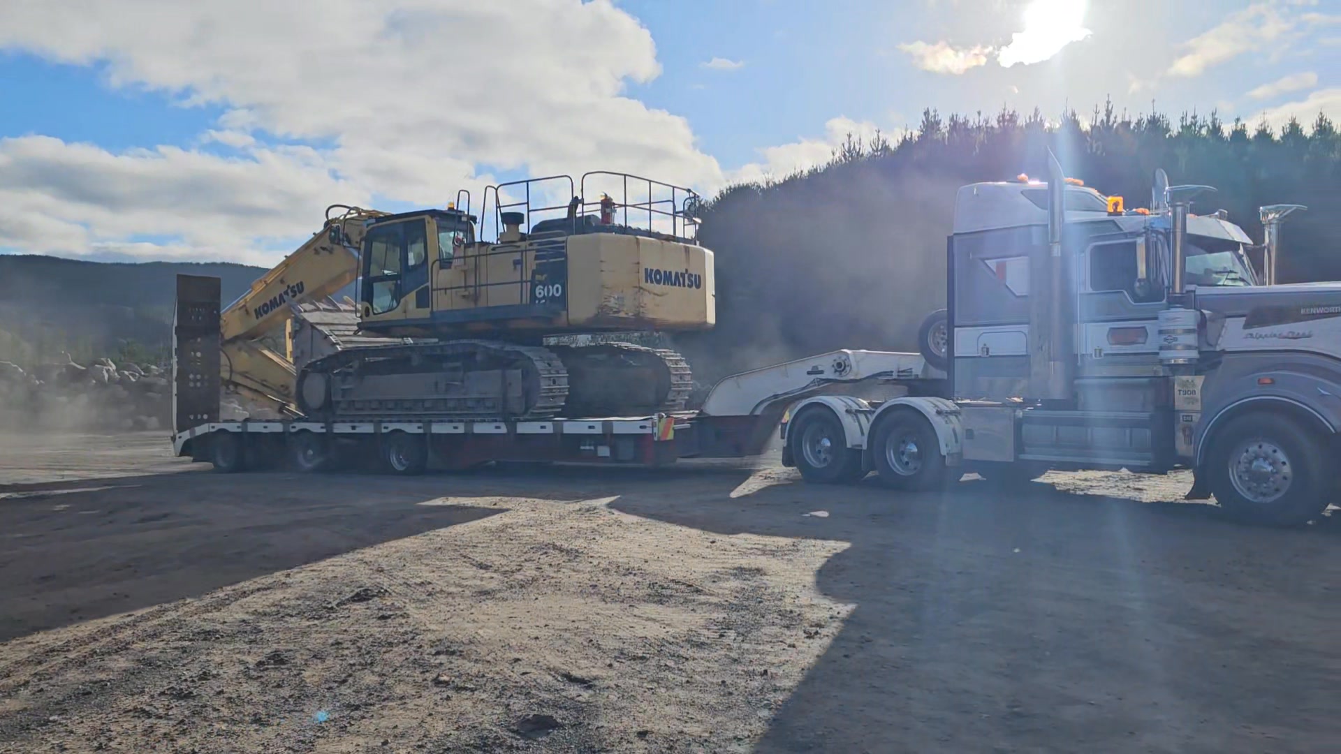 C&R PC 600 into Watts Quarry yesterday. | Central Equipment Movers ...