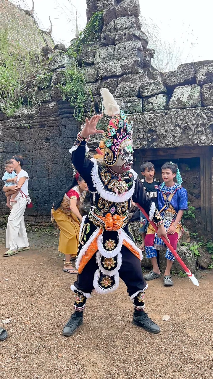 ចុមយក្ស ចេះ អង់គ្លេស 😂 ក្រុម ល្ខោន បាសាក់ កែវ សុភ័ណ្ឌ តួ ព្រះ វេស្សន្តរ ...