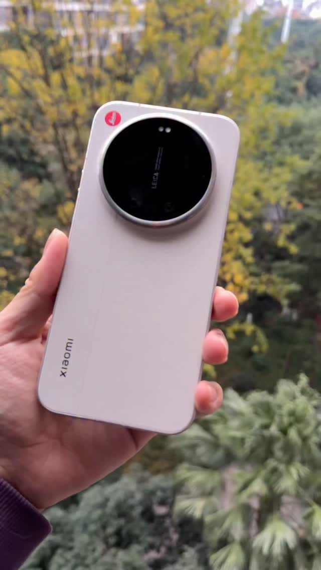 Leica edition Xiaomi 17 ultra in white This is not a review or