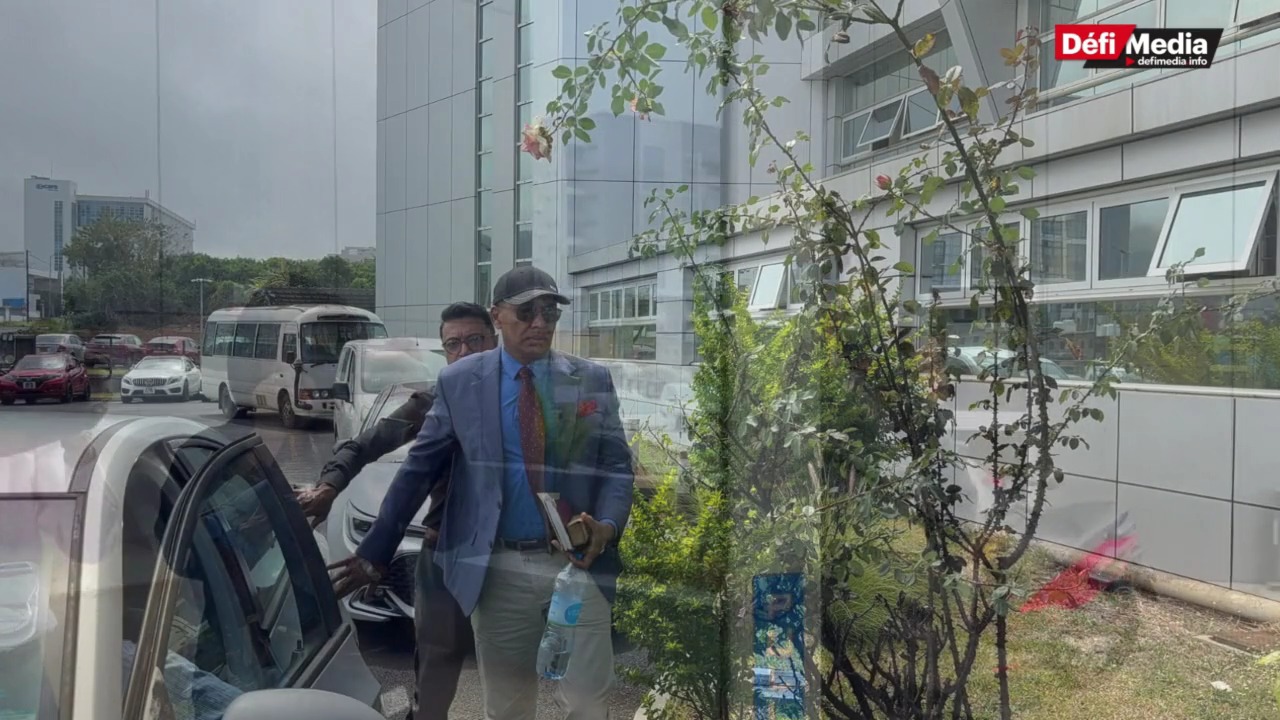 Le Surintendant de Police Ashik Jagai à la Financial Crimes Commission ...