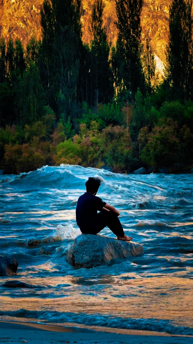 سنا ہے لوگ اسے آنکھ بھر کے دیکھتے ہیں سو اس کے شہر میں کچھ دن ٹھہر کے ...