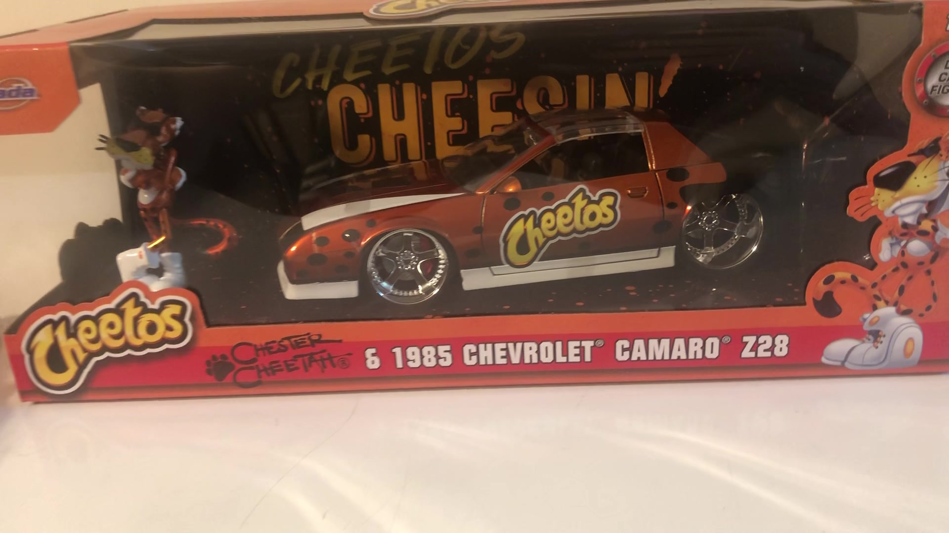 Jada 1/24 1985 Camaro Z28 With Chester Cheetah. A cool new piece
