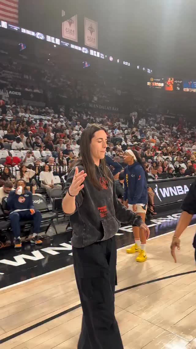 BENCH MOB IS READY. 😤 Tune in NOW on ABC to watch the @indianafever ...