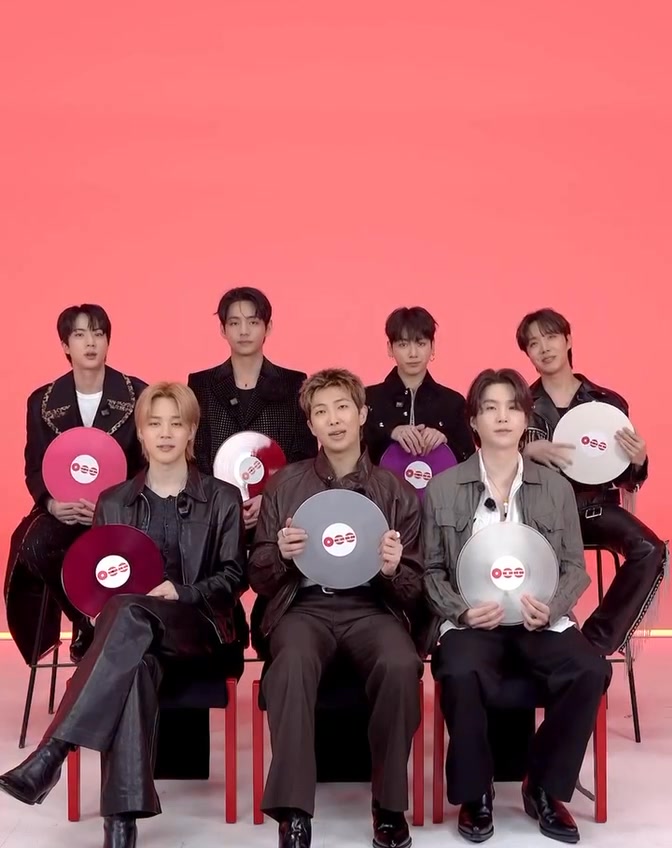 El RUN BTS POLY HIGHLIGHT PACKAGE es un set especial que incluye
