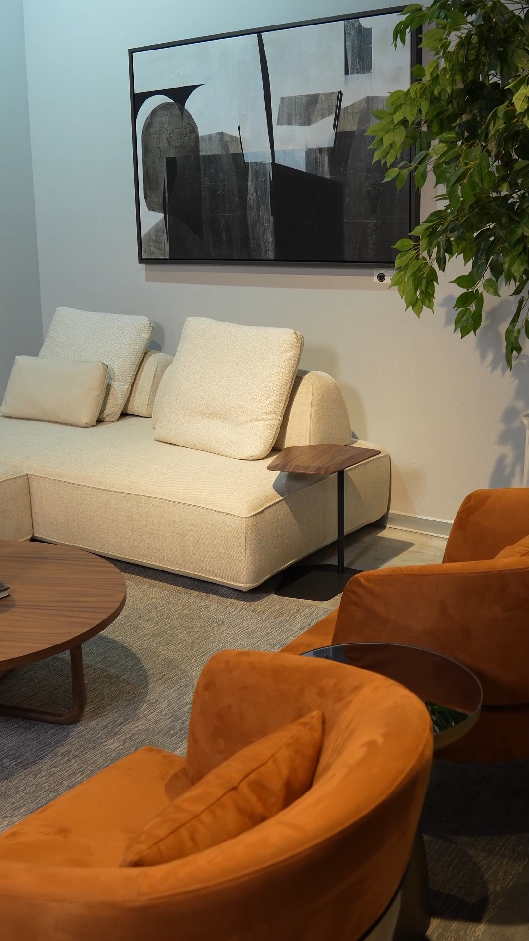Made to gather: Una sala donde el diseño invita a quedarse, compartir y ...