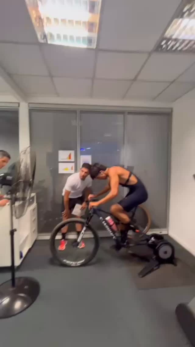 El último minuto del test de escalonado para determinar la potencia en ...