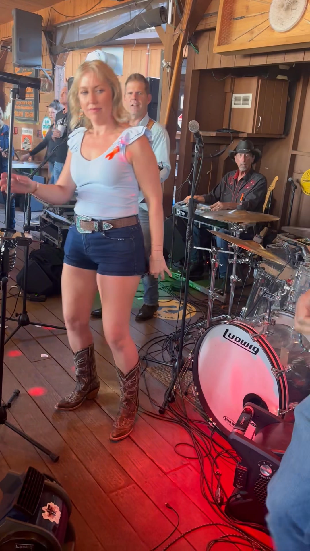 Roxanne Broecker on Reels | Facebook