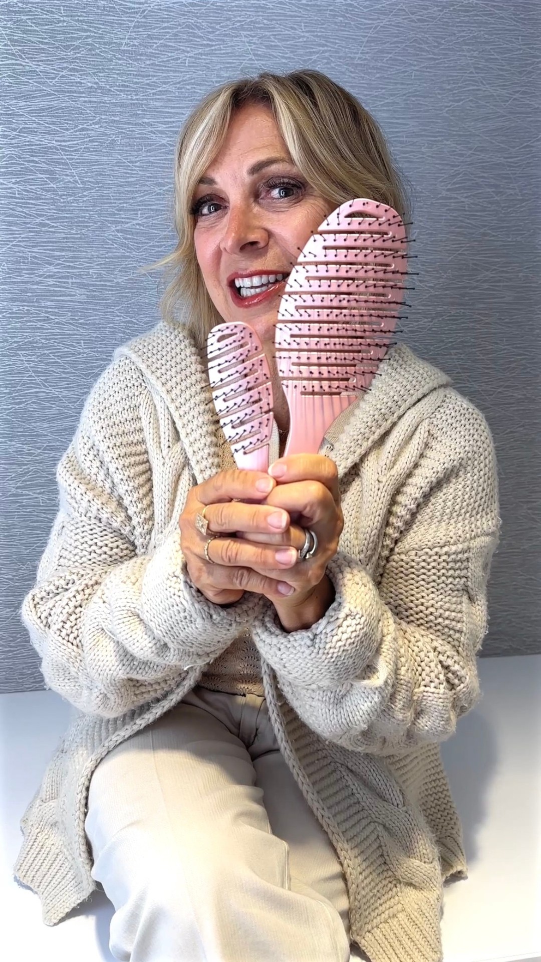 Wondering which size SMOOTHIE Brush is right for you?🤔 Our Founder ...