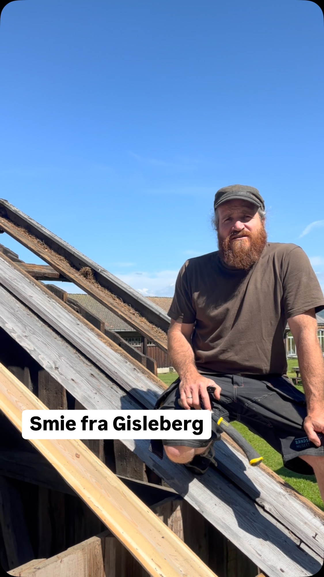 Samuel Duc jobber som håndverker på Hadeland Folkemuseum. Han tar bl.a ...