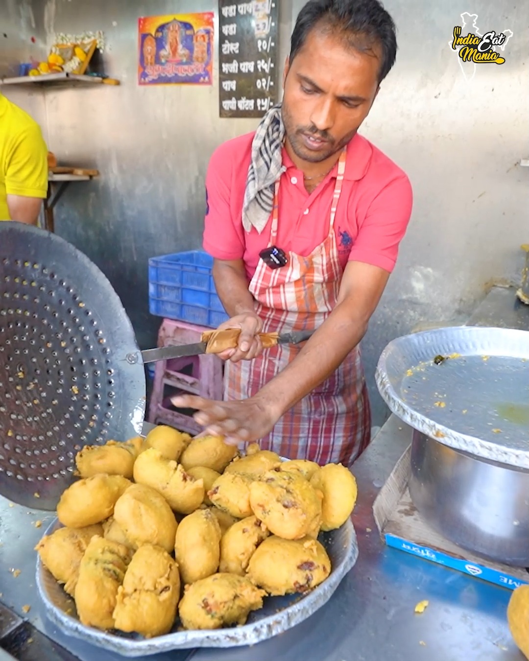 Kolhapur Famous Biggest Deepak Bread Vada Making Rs. 25/- Only | India ...