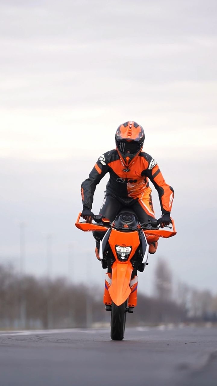2025 KTM 390 ADVENTURE Rは、あなたをアスファルトのその先へ誘い、アドベンチャーの新時代を切り開く。 #KTM # ...
