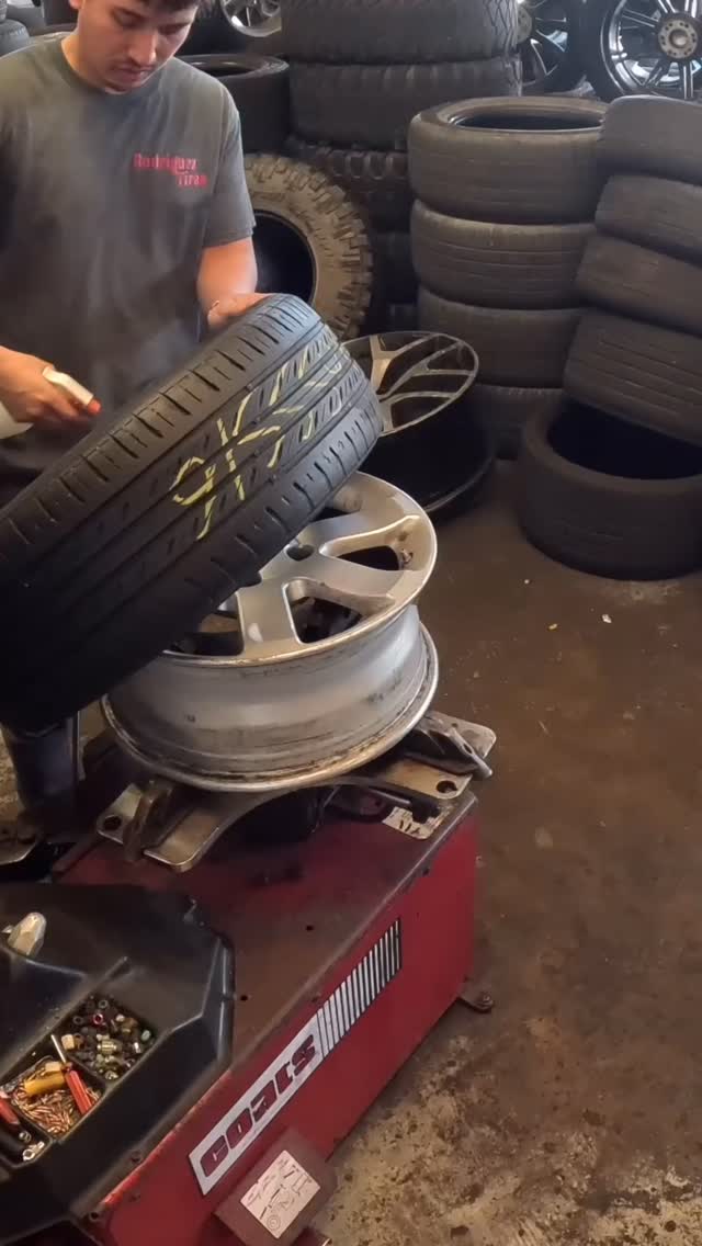 Installing a tire 🛞 #toyotires #tireshop #tireshop #tireshine #wheel # ...