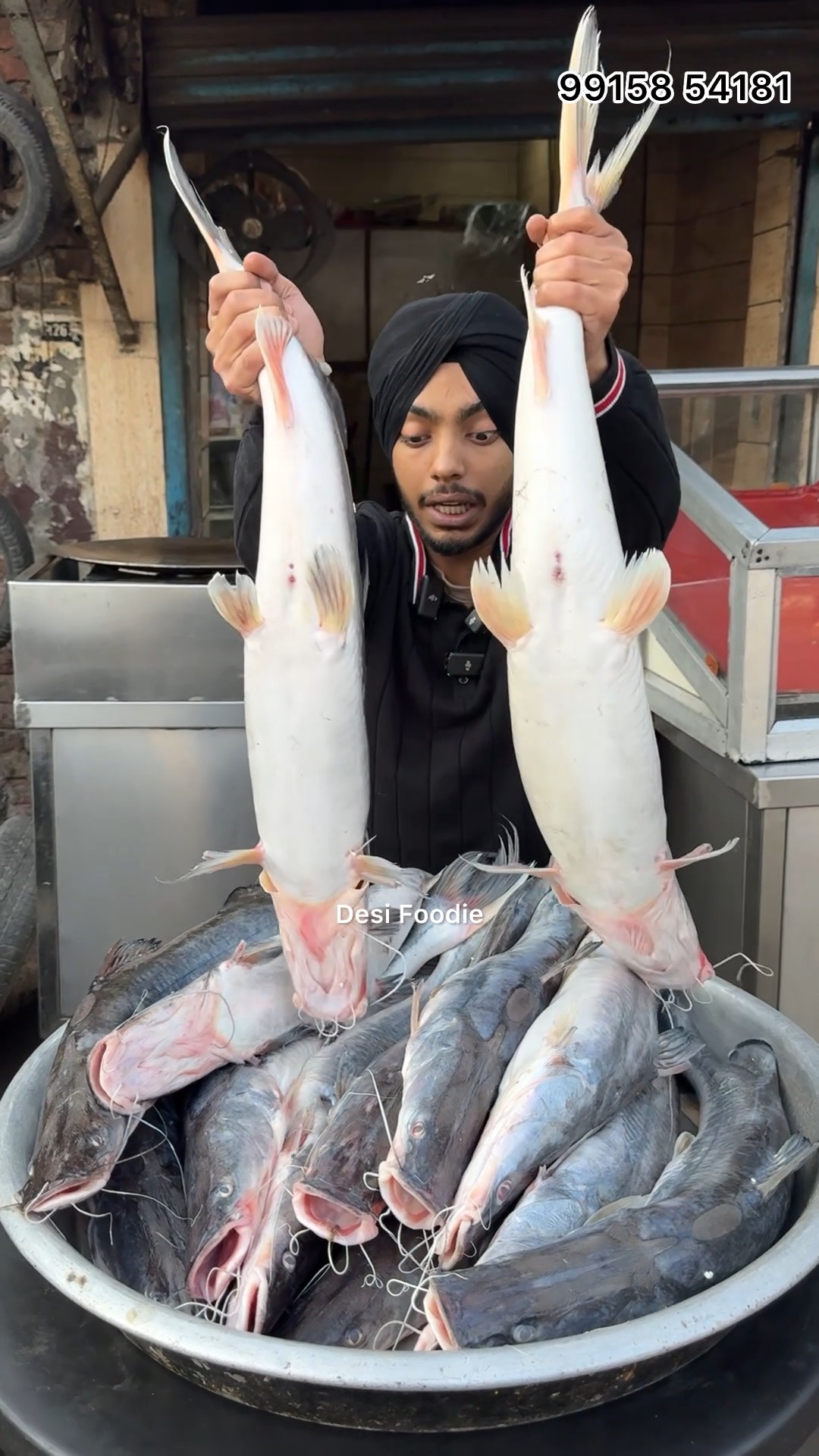Pure Singhara Fish making at Amar Fish Corner in Amritsar . | Desi ...